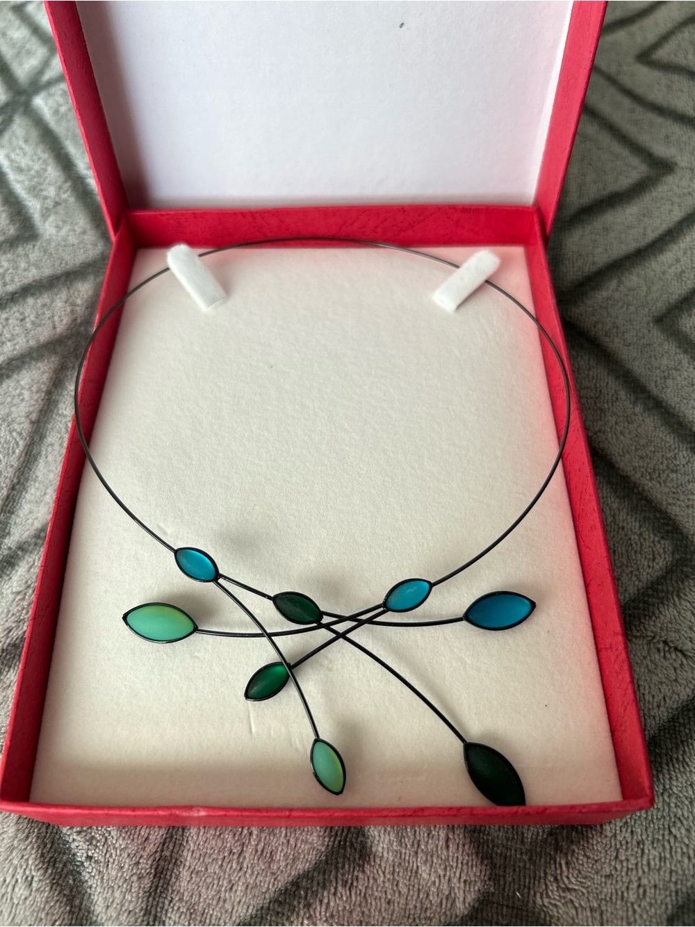 Delicate Green & Teal Leaf Necklace - Modern Wire Choker